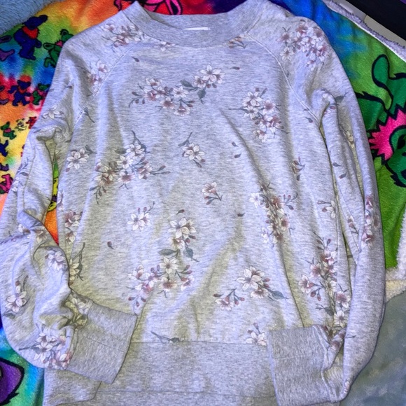 grey floral sweater from garage - Picture 1 of 2